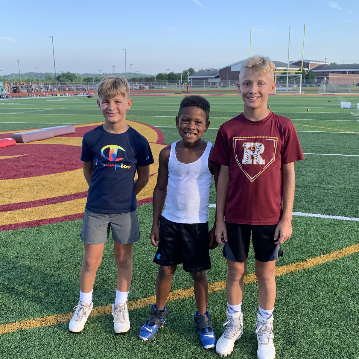 WinTheDay_RRFB's tweet image. 2022 Ross Youth Camp wrapped up last night. Great 3 days with our young players. Huge thanks to our older guys for helping out, the youth coaches for the support, and our HS staff for their time. Congrats to our fastest campers as well💨💨💨
WIN THE DAY!