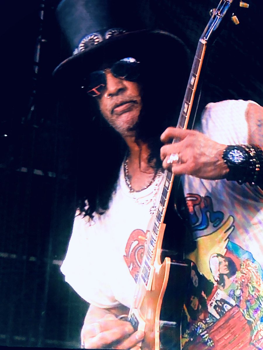 Happy birthday to the one and only guitar king, <a href="/Slash/">Slash</a> 🎩⚡️
