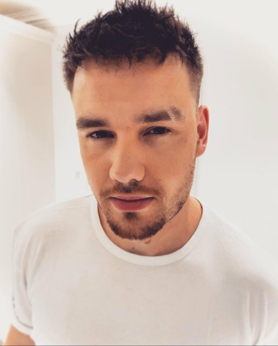 herzedlarry's tweet image. #12yearsonedirection #12YearsOf1D #12yearsofonedirection 

12 ans après, vous continuez d'inspirer chaque jour, de nous faire vibrer, rire, pleurer, et vous continuerez d'avoir cette place à part dans nos coeurs. On vous aime.