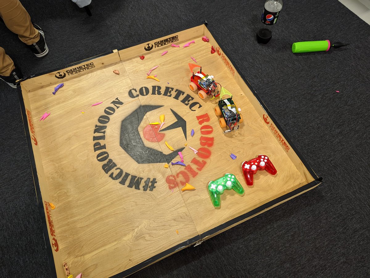 CannonFodder's tweet image. Many balloons were sacrificed to the maker gods by the kids of @Steel_Con !!

#MicroPiNoon