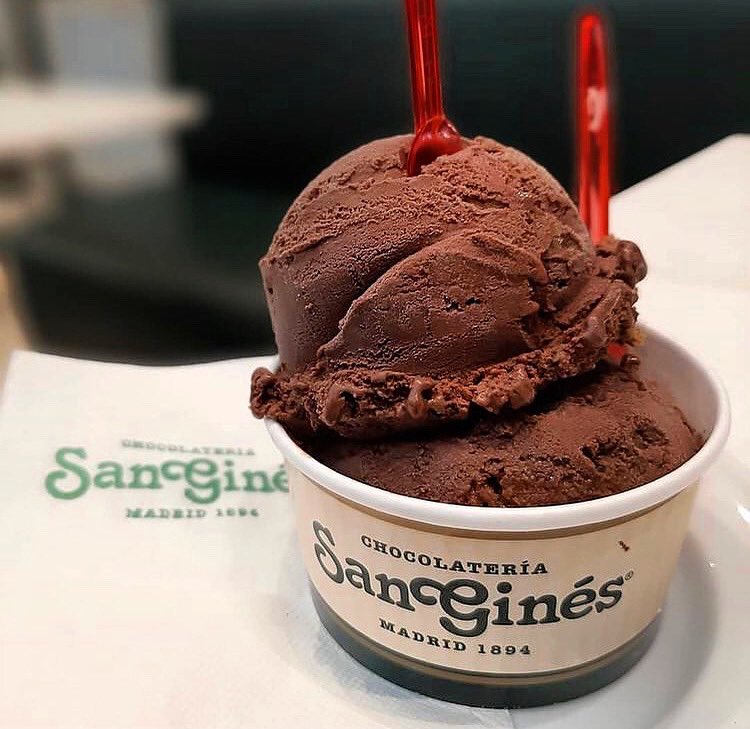 El calor en Madrid no cesa, así que nada para soportarlo mejor que un buen helado con sabor a auténtico chocolate San Ginés 🥵