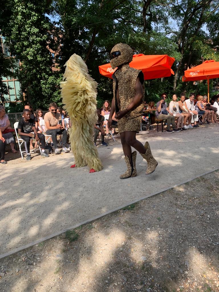 Fête ton quartier c’est aujourd’hui au #tlm. Au programme kermesse et Défilé de mode « Recyclage et migration » organisé par Les couleurs de Pont de Flandre et l'IFA, mêlant des étudiants et des habitants du #19eme ! Merci à toutes les associations qui animent l’été <a href="/Paris/">Paris</a> 🌞