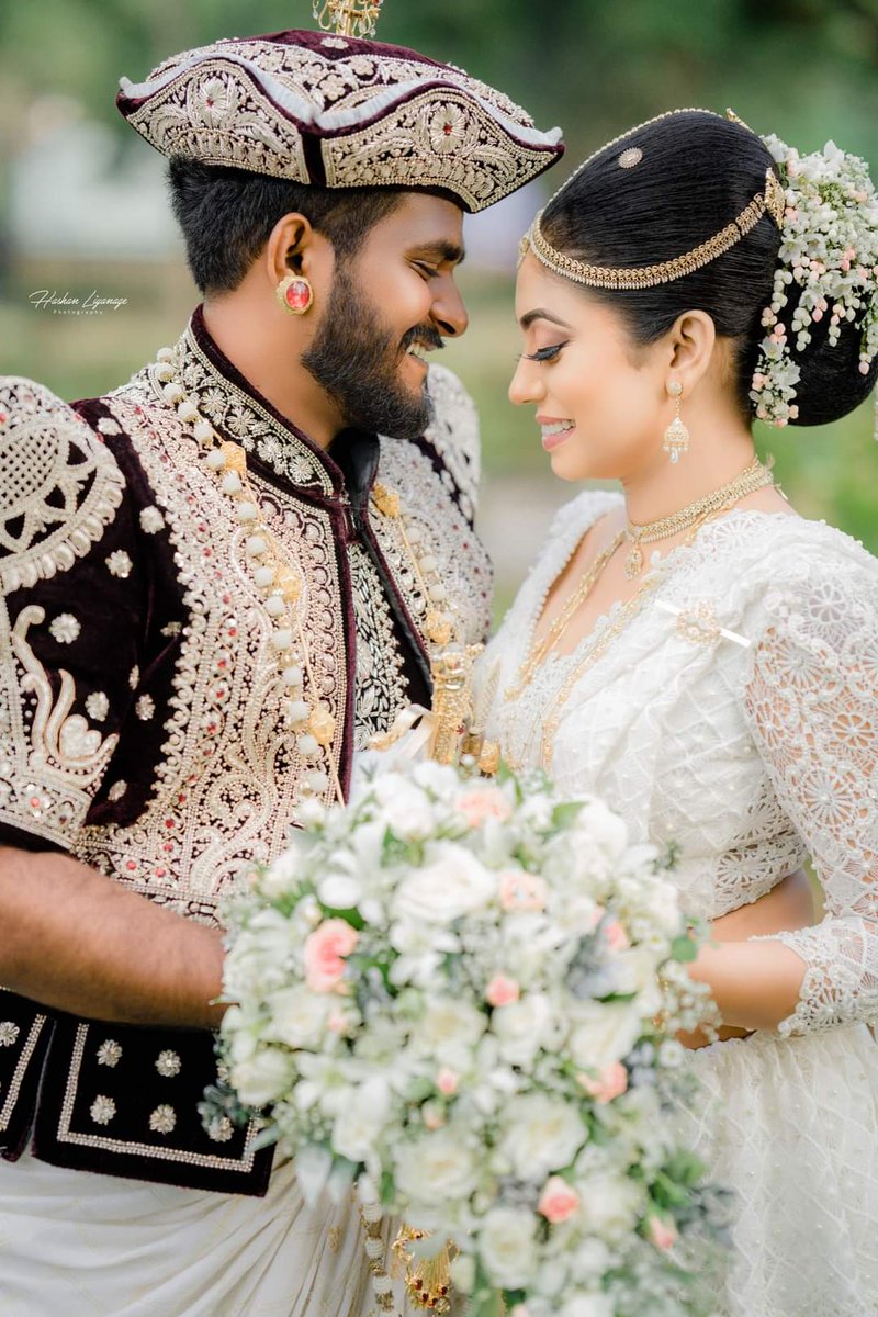 HandyBuwa's tweet photo. The groom always smiles proudly because he’s convinced he’s accomplished something quite wonderful. The bride smiles because she’s been able to convince him of it. ❤️💫 @Tutoogirl https://t.co/BKpXoNdQ3w