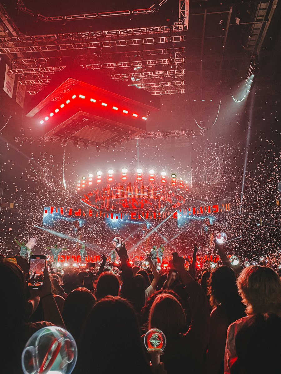 marussick's tweet image. la salud de los ocho SIEMPRE tiene que ir primero 

#아육대폐지해
#LetStrayKidsRest