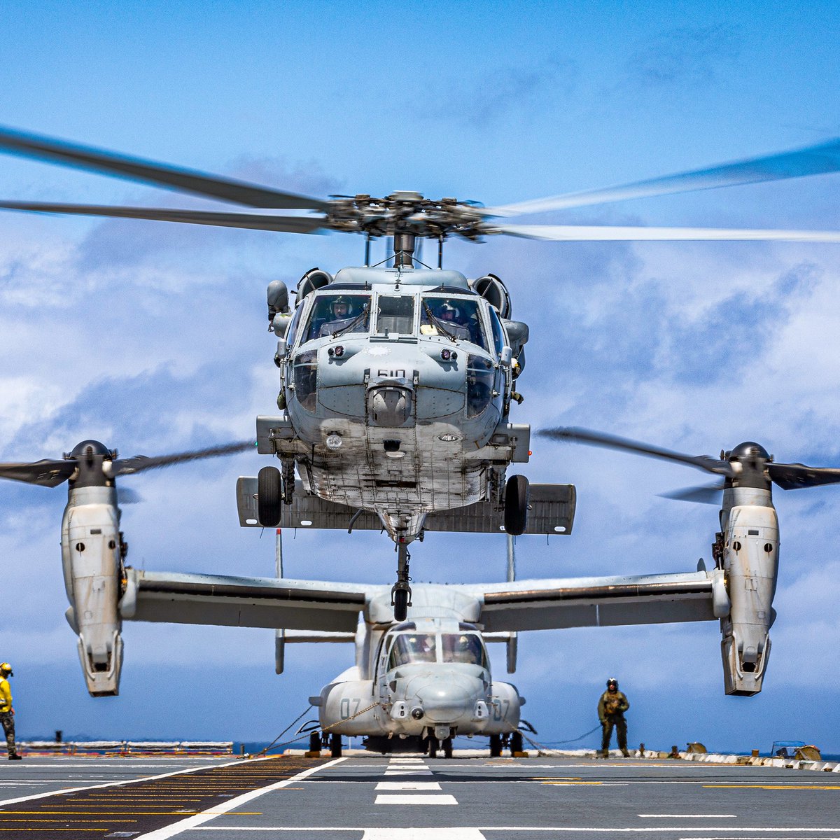 A U.S. Navy MH60S Sea Hawk lands on the flight deck of the Royal Australian Navy landing helicopter dock HMAS Canberra (L02) during Rim of the Pacific (RIMPAC) 2022. CV-22 Osprey. RAN LS Matthew Lyall)