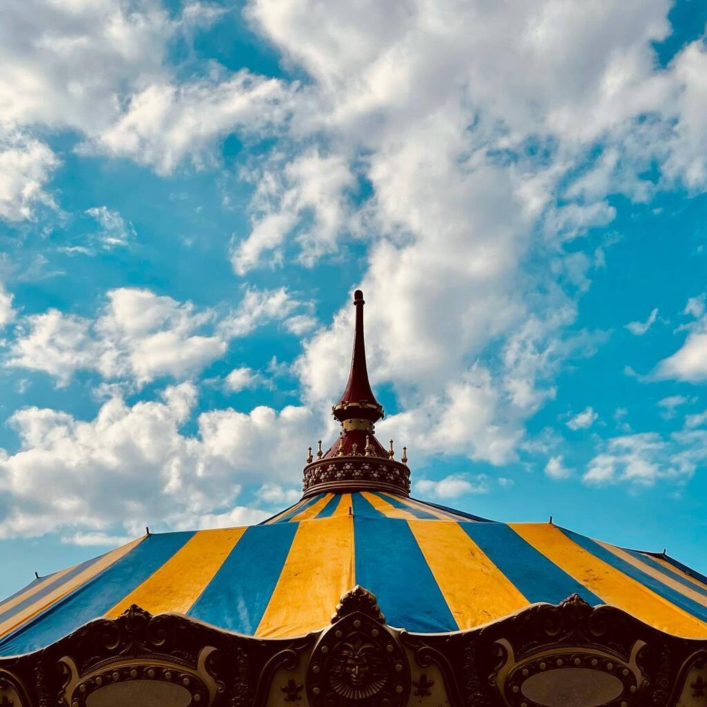 AgutPhotography's tweet photo. #countyfairs #countyfair #countyfairfun #carouseldesigns #carouselpost #newyorksky https://t.co/EhHthwLNj1 https://t.co/ar13MuSAkS