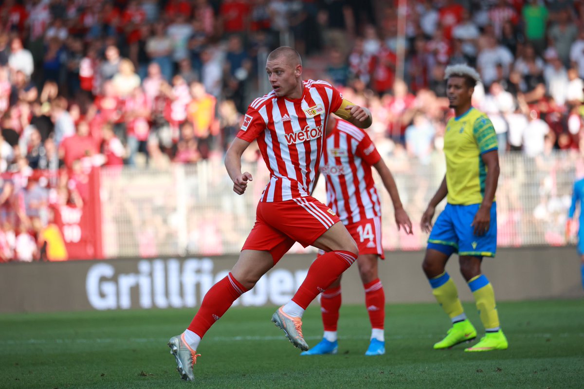 fcunion_en's tweet photo. โ๏ธ Hands up if you haven't been tackled today by Julian Ryerson...
Not many of you!
#FCUNFFC | 1-0 | 87' https://t.co/Ljb39FKSMT