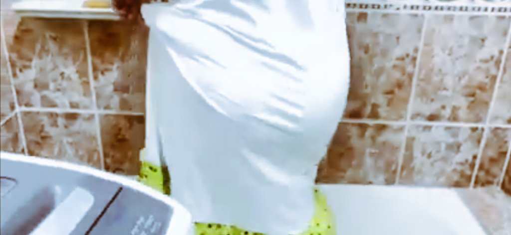 الواد امه هتموته من كتر الهيجان  🍑
هخليه ينام معاها النهارده انتظروا الفيديو☝️