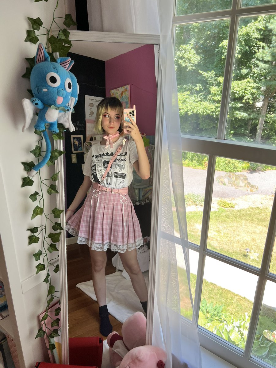 gabymepng's tweet photo. SAD SUMMER FEST TODAY LETS FUCKING GOOOOO 🥹💗 https://t.co/Ju4ykOa4BP