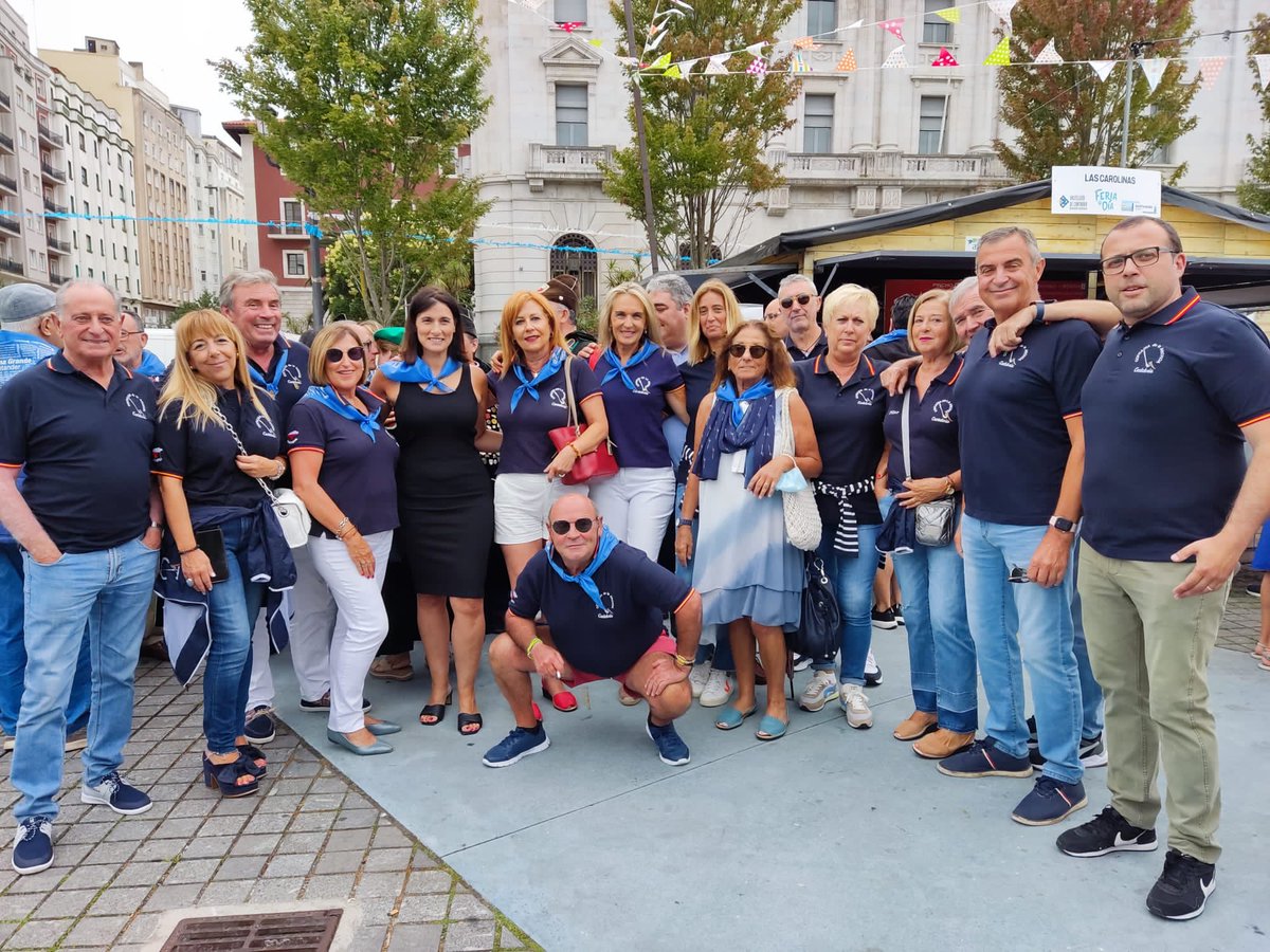 La Cofradía de la Anchoa de Cantabria atendiendo a la solicitud de la Asociación Empresarial de Hostelería de Cantabria ha asistido al “ chupinazo” de apertura de casetas de la Semana Grande de Santander
 #CantabriaInfinita #cantabriamasxdescubrir #Cofradíadelaanchoa