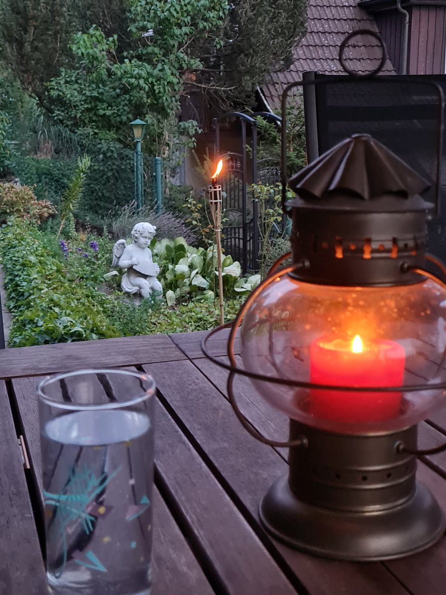 lars_hermes's tweet image. Da schmeckt der Gin Tonic gleich doppelt so gut ☺️ #summertime