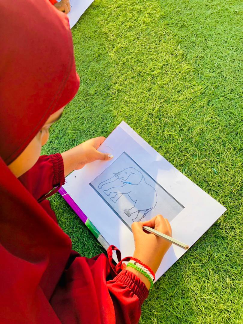 kaabaNetwork's tweet photo. This is the session we did for the kids , while drawing, telling stories and asking questions as well as playing games. #julysession https://t.co/wkGY9pCGSP
