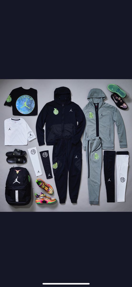 StopBackDoor's tweet photo. @Nike I told the people we selling this, but imma keep all the shoes to myself #PeachJam @NikeEYB I DONT CARE ABOUT THESE KIDS https://t.co/NKBiaIodbW