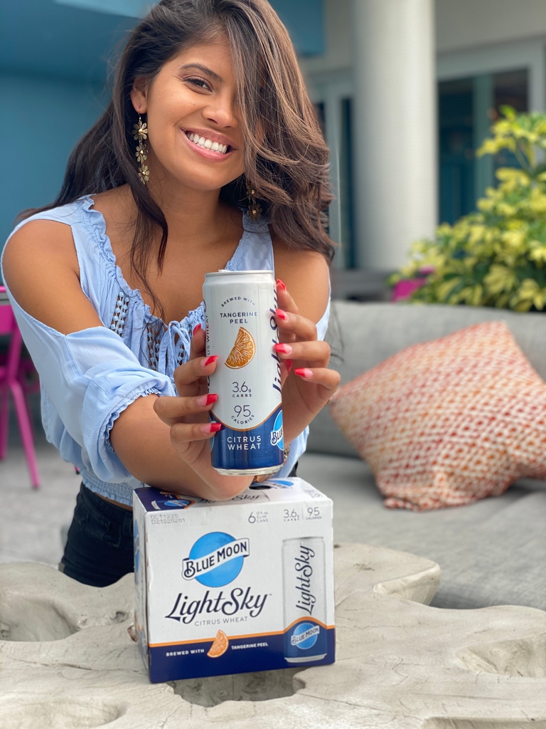 srperrott's tweet image. Keeping things light this weekend with Blue Moon Light Sky! #BlueMoon #LetsBeerFriends #FollowYourBeer