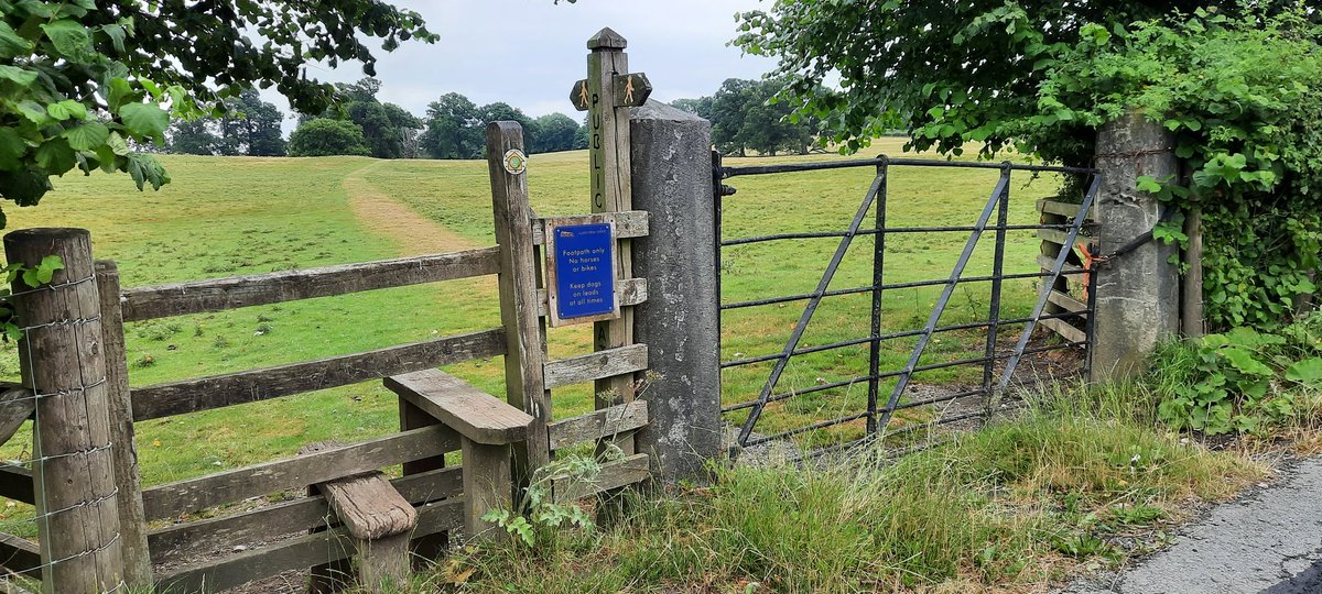 WNapBaukema's tweet photo. #walking through the lovely english #countryside - fields. #ladiesweekend #vakantie #Oswestry #Oswaldstrail #Shropshire https://t.co/IQqr8ECfQ7