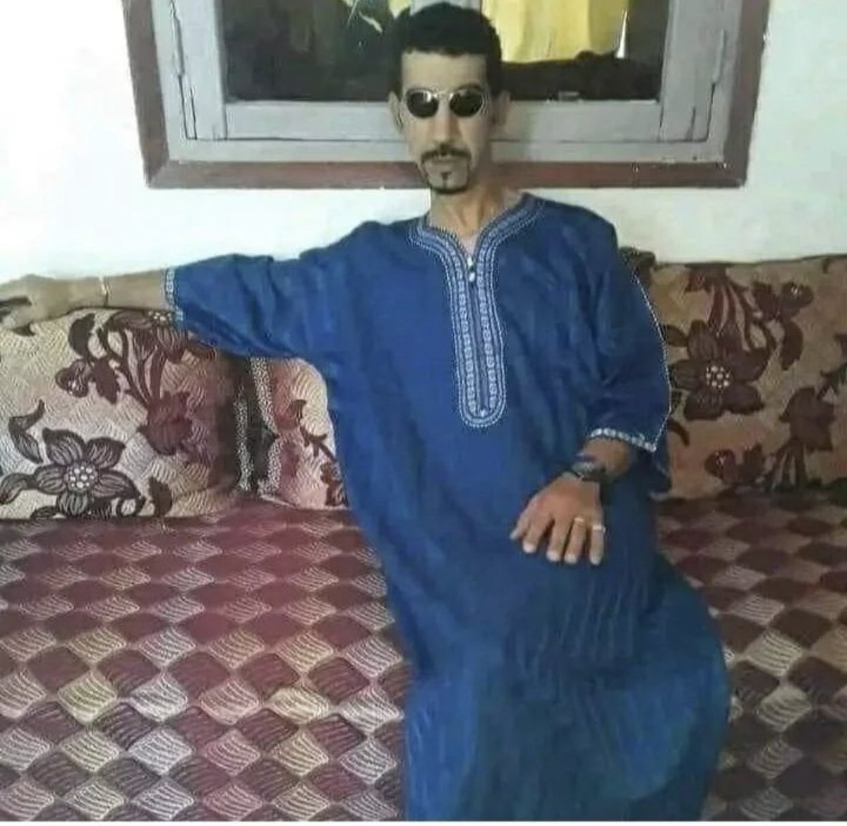 كي تبلوكيه طفلة يطفي تلفون و يعاود يشعلو