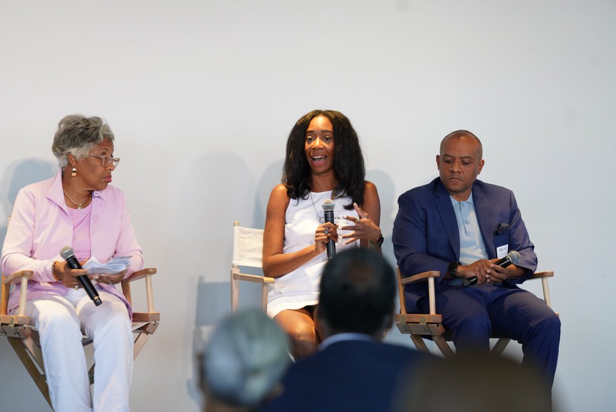 CBCPAC's tweet photo. Our Voting Rights, Protection & Cycle Outlook panel yall… 😮💨😮💨
@JoyceBeatty @RepCardenas @garrettarwa @tayhlorcoleman @RobinLynneKelly @antjuansea
Dropping GEMS on how we can move the needle on voting rights in our nation. #cbcpac https://t.co/KF7gIpZsIP
