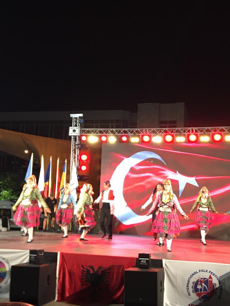 (1) Güzel Tiran’da ikincisi düzenlenen Uluslararası Folklor Festivali’nde şanlı Bayrağımızı dalgalandıran İstanbul Kadıköy Halk Eğitimi Merkezi Türk Halk Oyunları Ekibi’ne teşekkür ediyoruz.