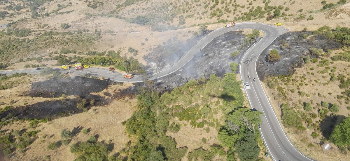 112cmadrid's tweet photo. El otro incendio se ha producido junto al Puerto De la Cruz Verde, en #SantaMariadelaAlameda.

La actuación de 10 medios terrestres y 2 aéreos de #BomberosCM y #BrigadasForestalesCM ha permitido su control en poco más de 60 minutos.

#IFSantaMariadelaAlameda https://t.co/ZKgss5dWCX