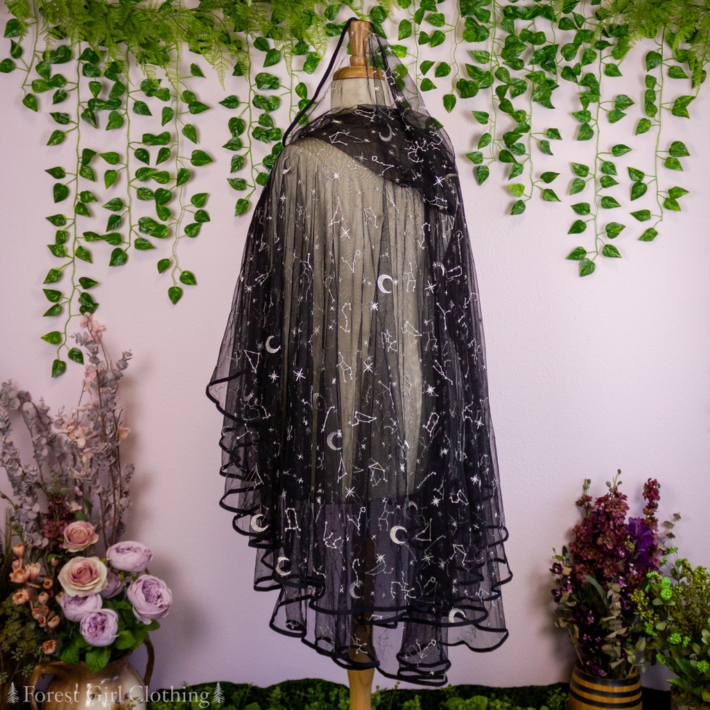 forestgirlco's tweet photo. Silver Celestial Capes are finally in stock and shipping now! ✨🌙 These have been such a long time coming, I nearly gave up hope...but here they are! 🌠 It's magic ✨✨✨ https://t.co/vvb20TelCn