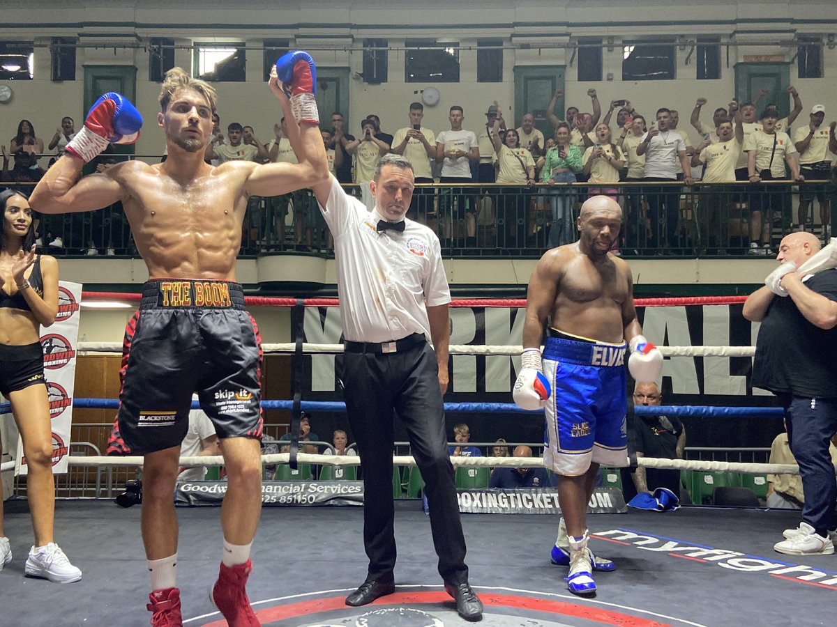 Goodwin_Boxing's tweet photo. It’s 2-0 Andrei Dascalu as he shocks and stops Elvis Dube at 2:43 of round number 4.
Great performance from Dascalu
#boxmania2 #goodwinboxing https://t.co/lmnCiugEQe