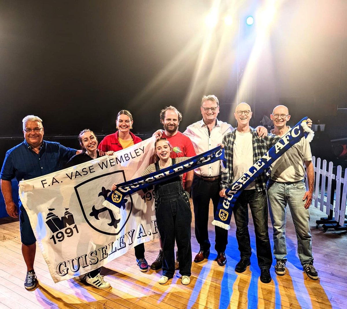 GAFCSupporters's tweet photo. 👏 | Gordon Rayner was in attendance this afternoon! 

Tickets still available for tonight's 7:30pm and tomorrow's 2:30pm and 7:30pm showings: https://t.co/qXEGlqieXx 

#GAFC #GuiseleyTogether https://t.co/eewbP6WuOM