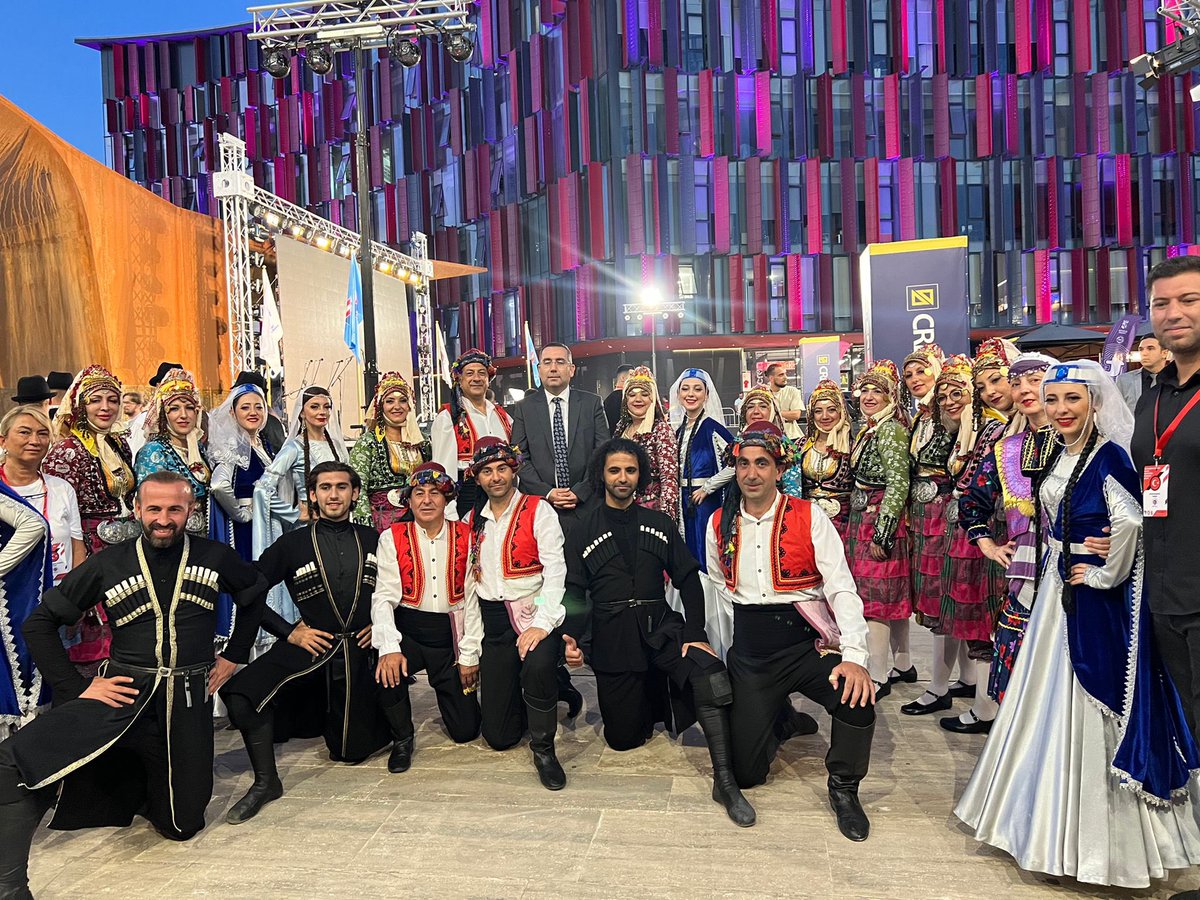 (2) Festival Komitesini de bölge ülkelerini kardeşlik atmosferinde biraraya getirdikleri için tebrik ediyoruz.🇹🇷🇦🇱🇦🇿🇷🇸🇺🇦🇸🇰🇮🇹🇷🇴