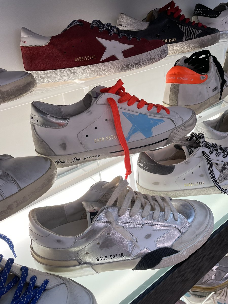 Oreliens1's tweet photo. On peut m’aider sur le nom du modèle de cette paire ? https://t.co/3QyXa6JxSf