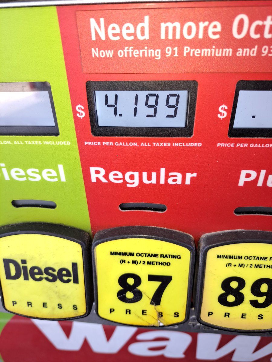 EchoAllocation's tweet photo. Breaking: Joe Biden found the "gas price down" button and has been smashing that shit relentlessly. https://t.co/GsKJtcUa9E