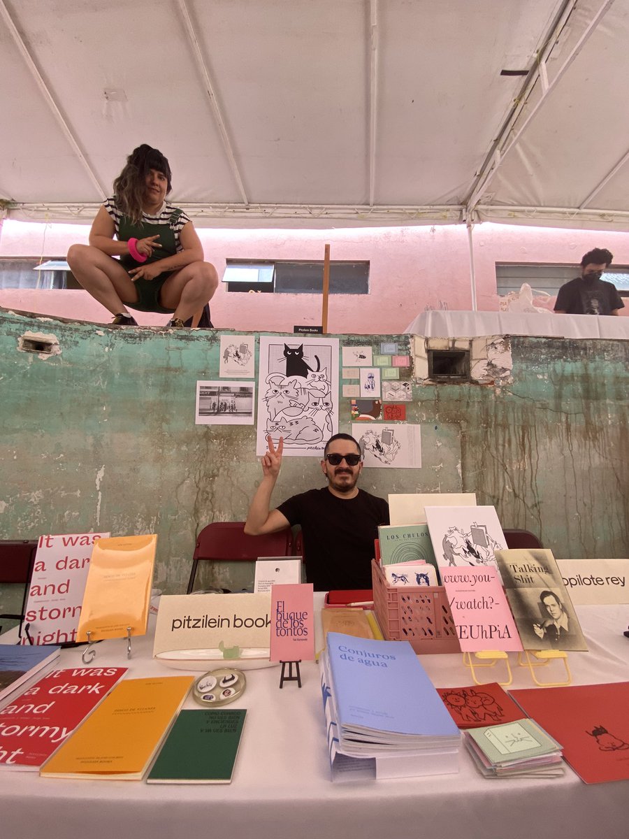 pitzileinbooks's tweet photo. Ya estamos en Jardín, segundo encuentro de mircroeditoriales en Oaxaca :) https://t.co/q76VT2F6UB