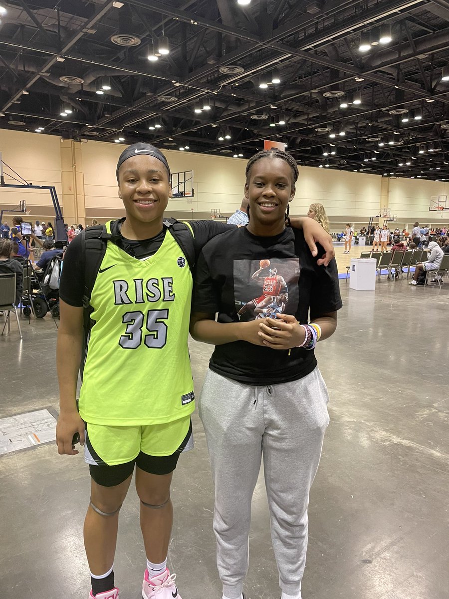 Saw my favorite EYBL player today <a href="/zoebrooks35/">Zoe Brooks</a>! Been watching her for a while. This is who I’m trying to model my game after. #nationalchampionship