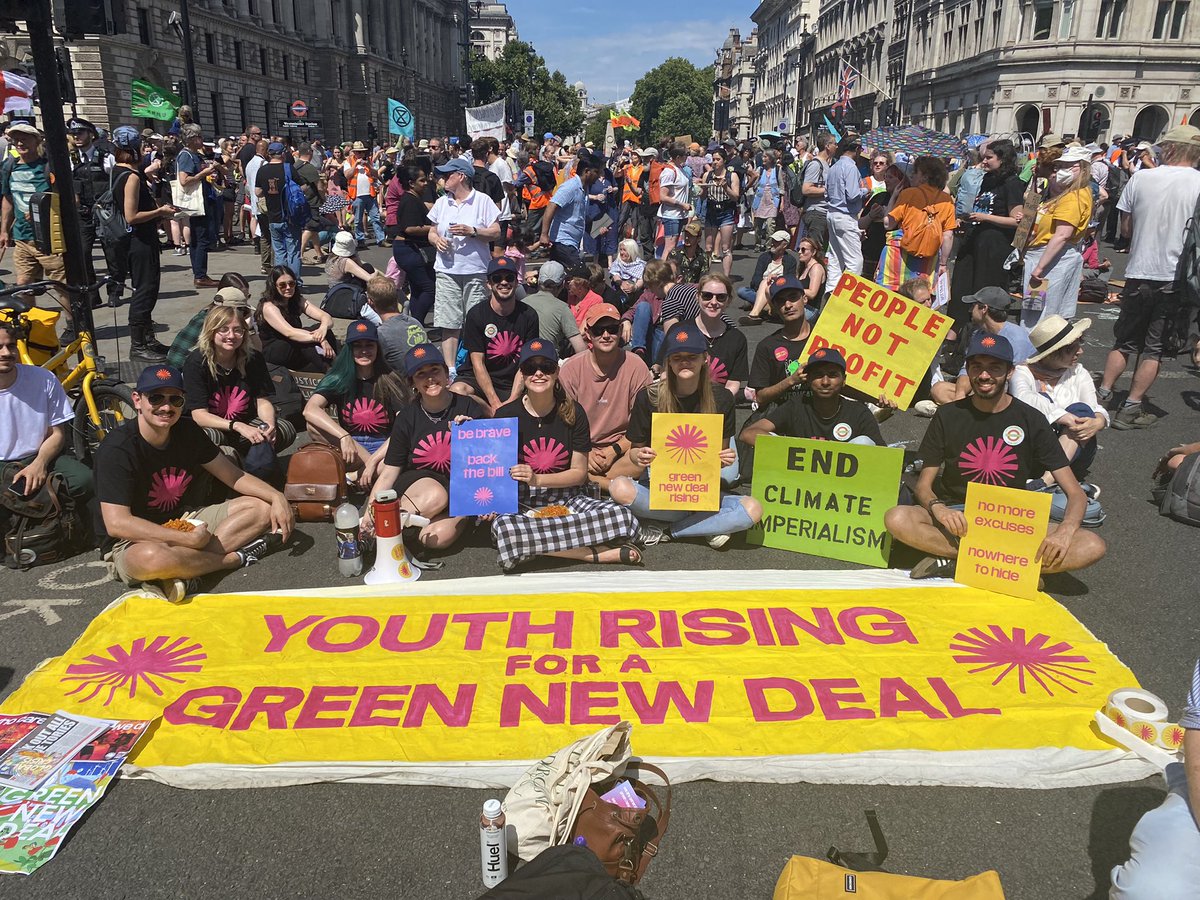 No more coal
No more oil
Keep your carbon in the soil

@GNDRising slayed at today’s We All Want To Just Stop Oil demo in central London 💪🏻💪🏻💪🏻📢📢📢💥💥💥

@GNDUKLondon @DivestBirkbeck @JustStop_Oil #PeaceAndJustice @99Organisation