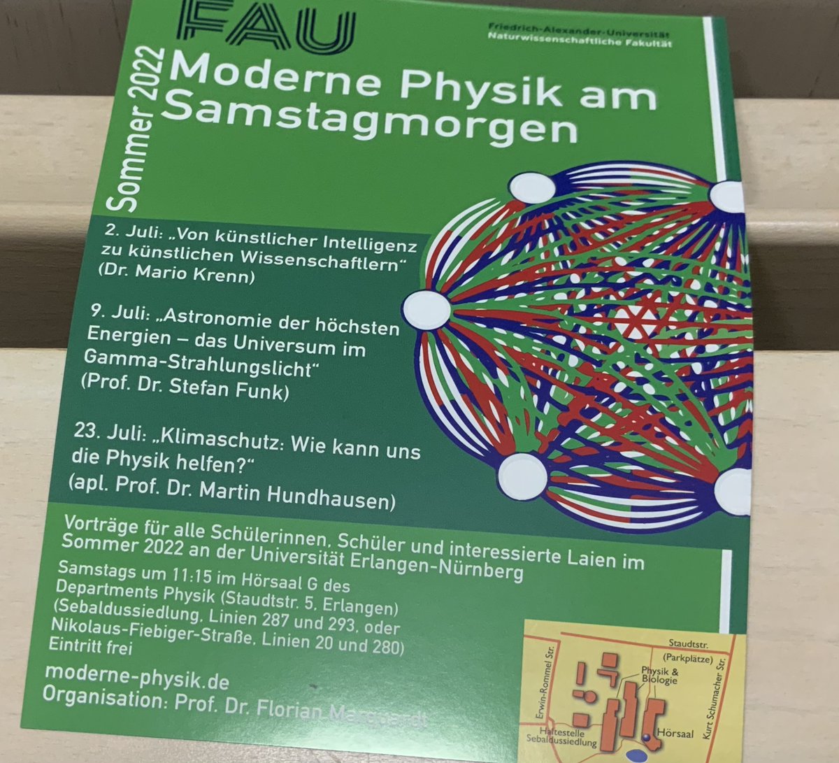 Heute war mein Vortrag zum Beitrag der Physik zu Klimaschutz in der Vortragsreihe <a href="/ModernePhysik/">Moderne Physik am Samstagmorgen</a> der <a href="/UniFAU/">FAU Erlangen-Nbg</a>. Der Vortrag wurde aufgezeichnet. Wollt Ihr den Link, sobald der fertig ist? Bitte in die Drukos schreiben.