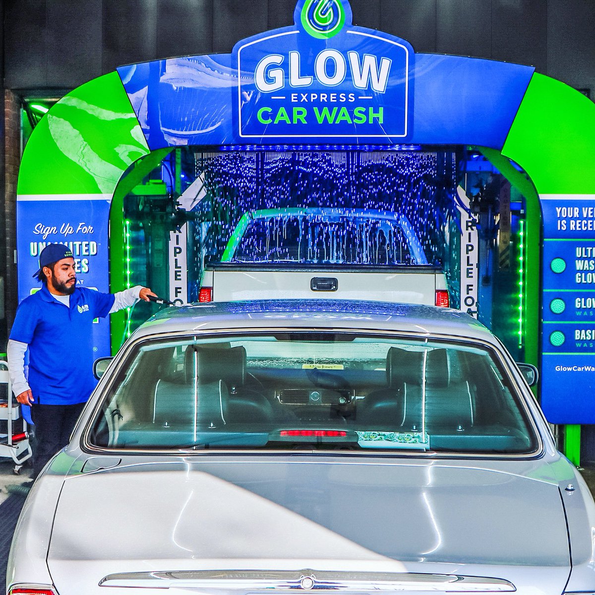 GlowExpressWash's tweet photo. Get Glowing! ๐ง๐โจ
#glowcarwash #saturdayshine #weekendwash #carwash #stayshining https://t.co/Sumkcbtl82