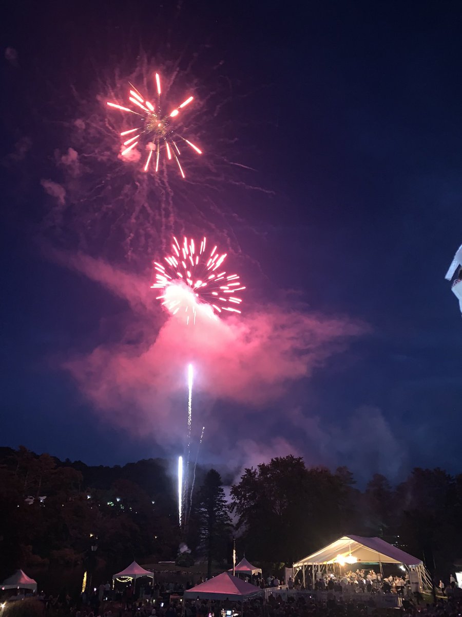 DeannaBallardNC's tweet photo. Symphony by the Lake is always a highlight for our #highcountry — thankful for cool temps and clear skies last night! #enjoyingsummer #district45 #music #community @BR_Chamber https://t.co/eUcwdZb5Ro