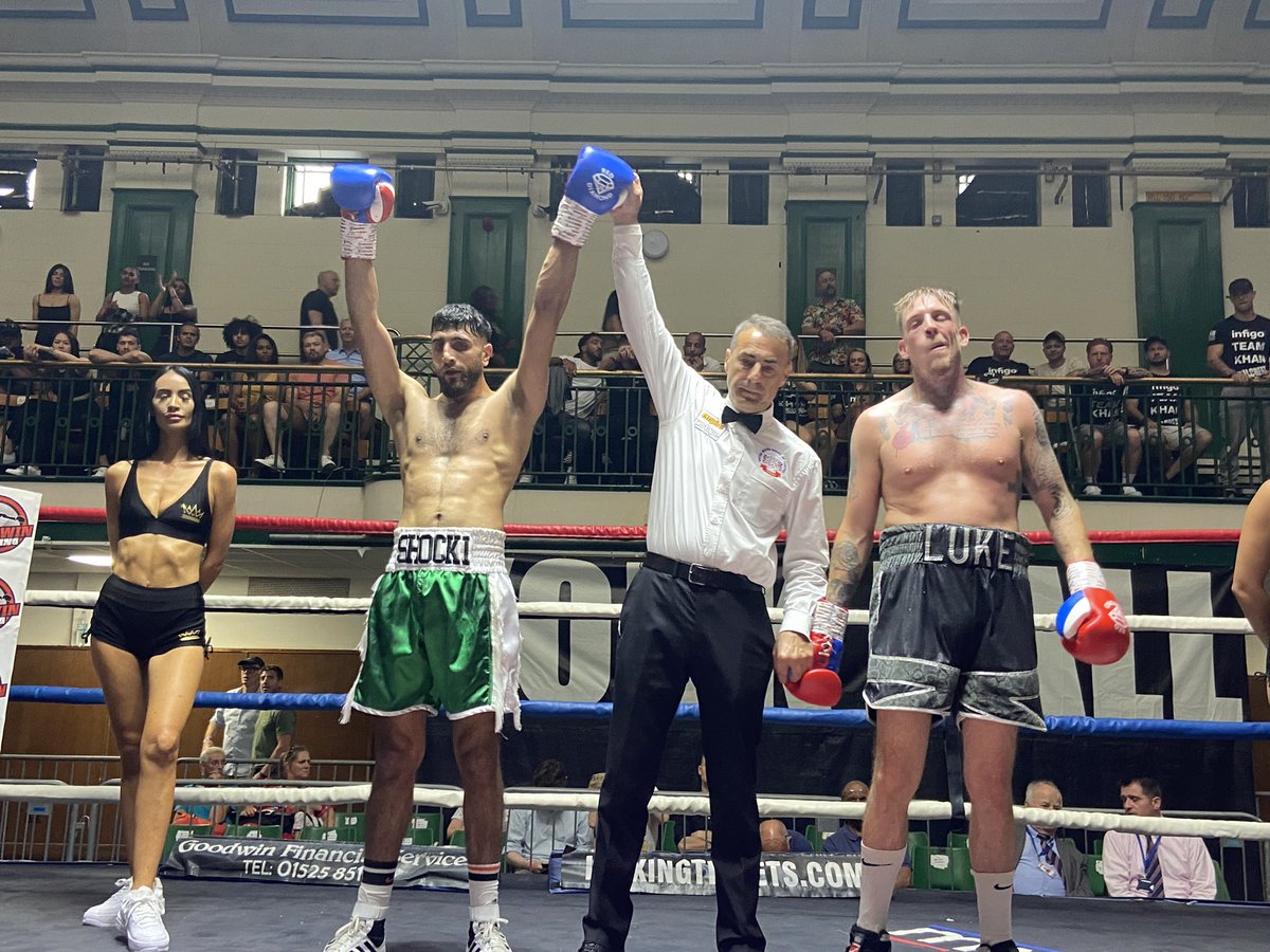Goodwin_Boxing's tweet photo. First fight of 2022 for Shocki Khan and it’s a continued winning run as he outpoints Luke Middleton 40-36 on the scorecard!
#boxmania2 #goodwinboxing #yorkhallboxing https://t.co/usjEsSH8ph