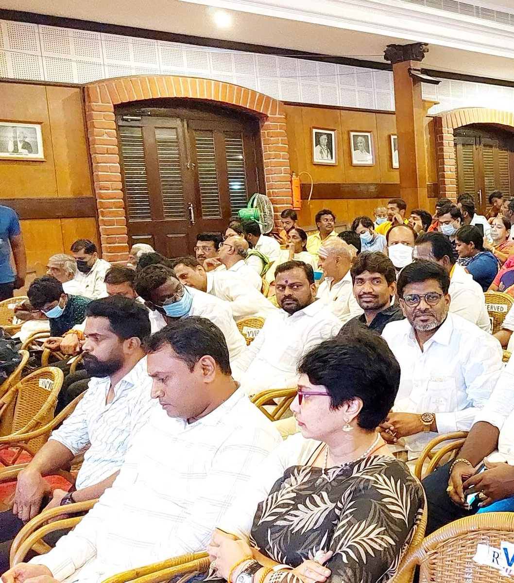 veerathirubjp's tweet photo. அரசியல் கூட்டங்களில்
அதிரடி காட்டும் @annamalai_k ஜி,
புத்தக வெளியீடு போன்ற பொது நிகழ்ச்சிகளில்
மிகமிக நிதானமாகவும், ஆழமாகவும் உரையாற்றுகிறார் 

அண்ணாமலைஜி அளவுக்கு இல்லாவிட்டாலும்,
அவரின் அறிவில்
ஒரு 10 சதவீதமாவது வளர்த்துக்கொள்ள ஸ்டாலின் உள்ளிட்ட திமுக அமைச்சர்கள் முயல வேண்டும் https://t.co/42hAhdUvpG
