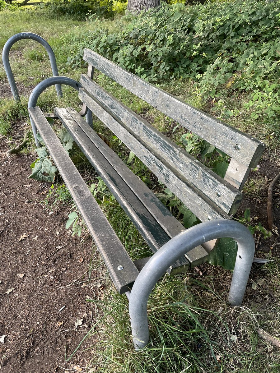 MartinOutspoken's tweet photo. @gemeenteNijkerk Wanneer wordt dit bankje in het #Hoevelakens Bos gerepareerd? Het is al (zeer) geruime tijd kapot. Kleine moeite, groot plezier! https://t.co/CoICVWonr1