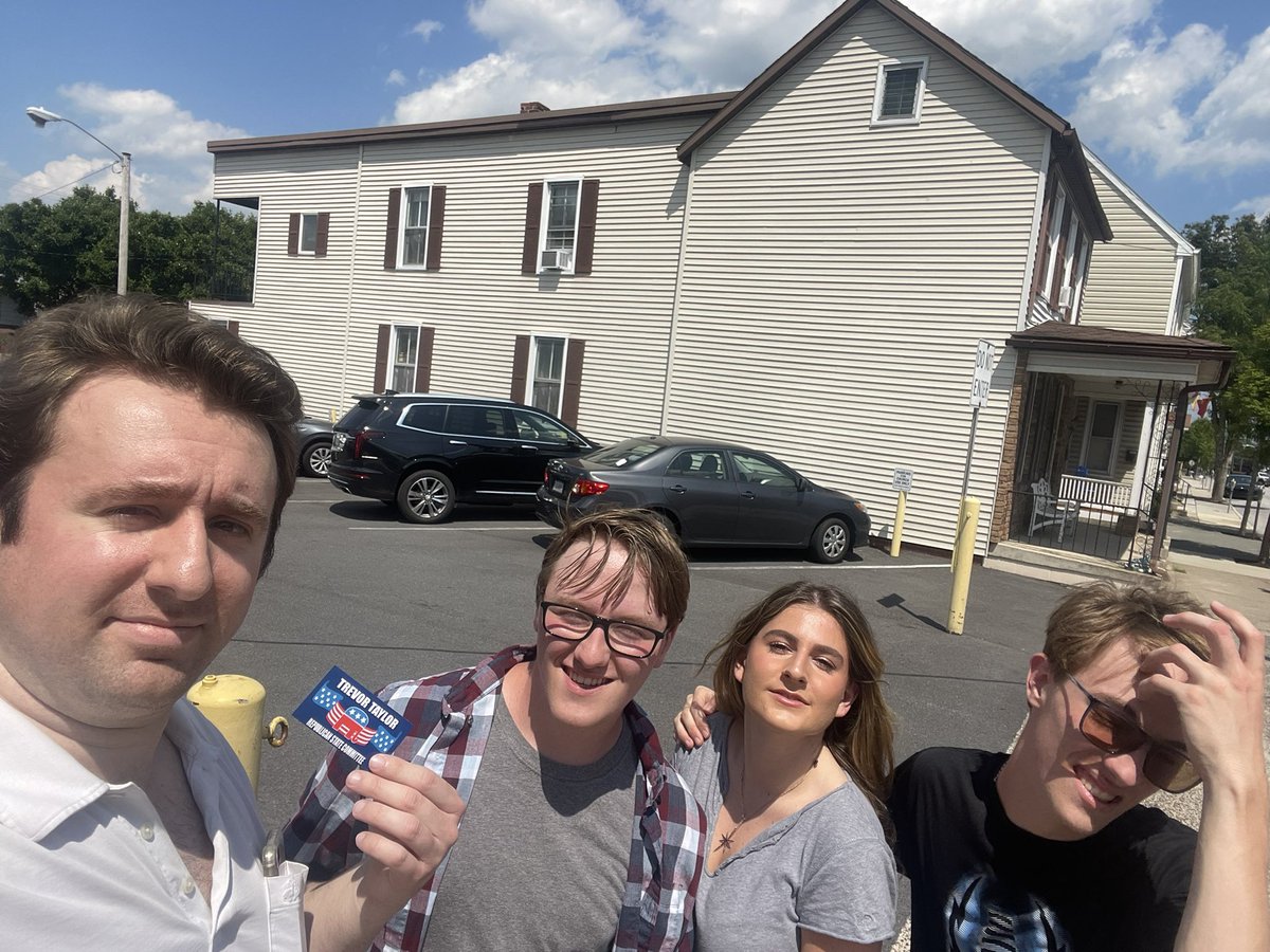 sader_lana's tweet photo. A big thank you to my team for coming out to door knock with me!! 🇺🇸#LeadRight #KeystoneToVictory https://t.co/CoEiyUUe9M