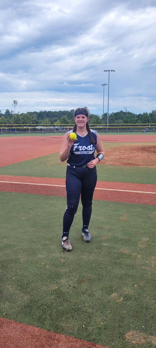 ErieFrost07Prem's tweet photo. After losing yesterday to Finch's Aces, we are battling through loser's bracket with 2 wins today vs Avalanche &amp; Newtown Rock.  Bats came alive!  Congrats to @DSpiegel19 on her 3 run moon shot 💣.   2 more games to go tonight at East Coast Nationals in Myrtle Beach. https://t.co/4BNxPnrLEl