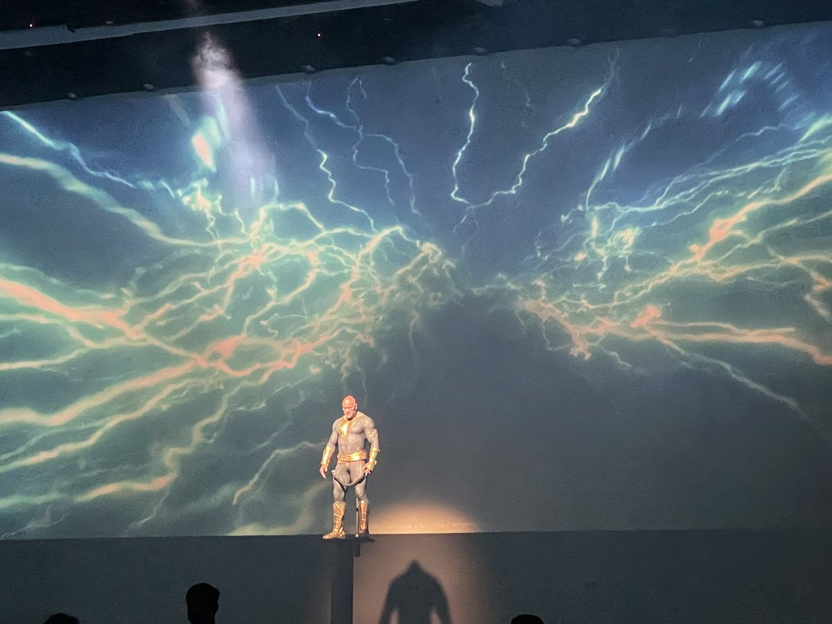 blackadamnews's tweet photo. Dwayne Johnson shows up to Hall H in full costume! #BlackAdam https://t.co/vmS8hb6ieW