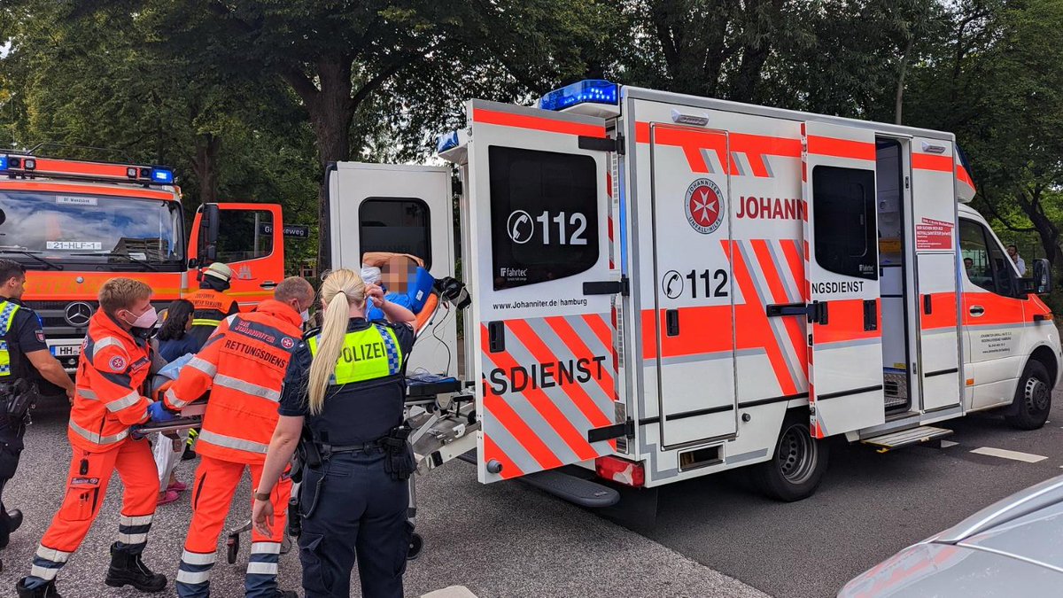 Messerstiche vor Hamburger Einkaufszentrum – zwei Verletzte bit.ly/3otbiyx