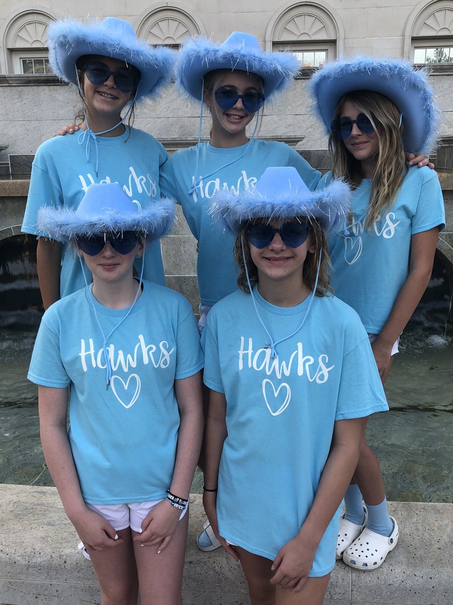 AmyParten32's tweet image. SMU Cheer Camp for Sam 💜🤍💜 She had a blast and her team put in a lot of hard work! Go Hawks 💜🤍💜 #TMSHawks #TMSCheer #Cheer2022