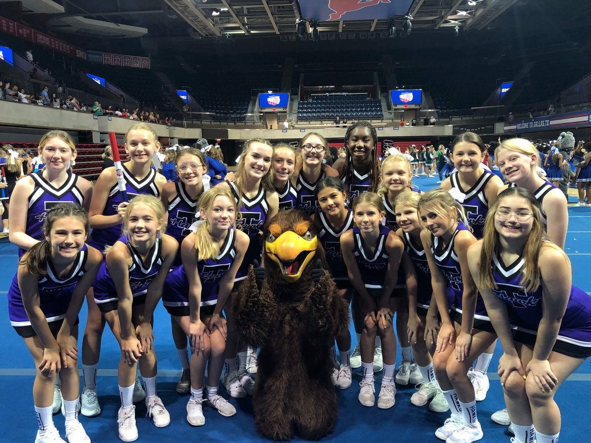 AmyParten32's tweet image. SMU Cheer Camp for Sam 💜🤍💜 She had a blast and her team put in a lot of hard work! Go Hawks 💜🤍💜 #TMSHawks #TMSCheer #Cheer2022