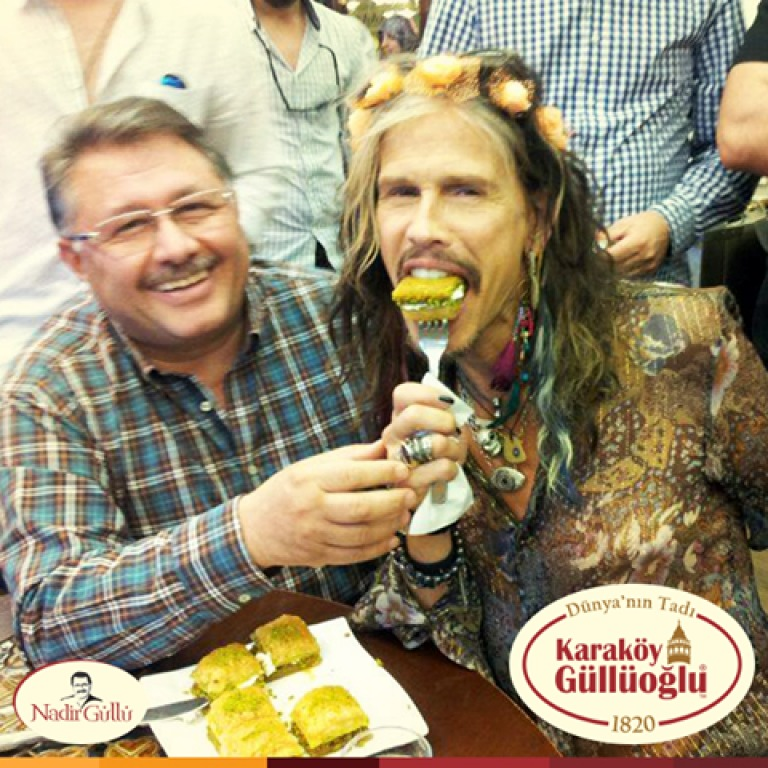 Türkiye'de Rammstein'ın esnaf lokantasında yemek yediği, Steven Tyler ağzına baklava sıkıştırıldığı dönemleri özledim