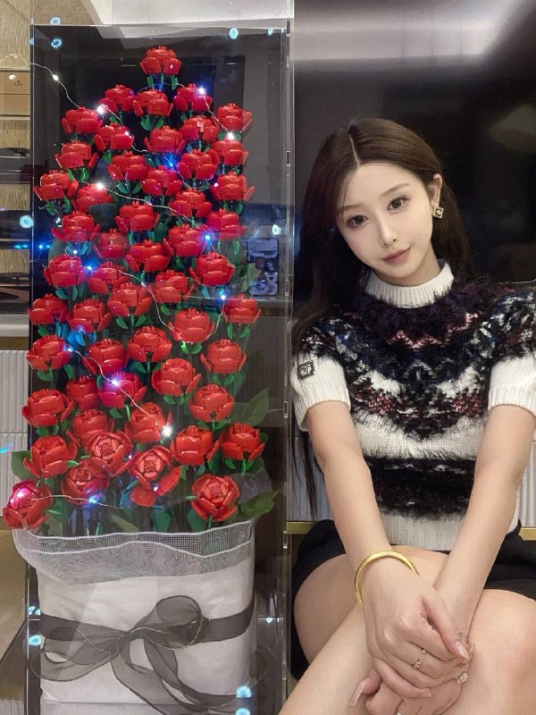 From the result of one afternoon's hard work, do you think I am beautiful or the flowers are beautiful😊#Beauty