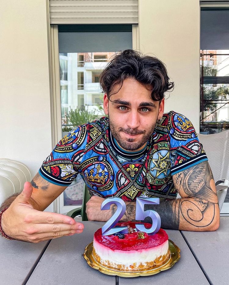 albe_jorge_10's tweet photo. Buon compleanno alla persona che ha rivoluzionato la mia vita 🎂🎁🎈❤️

#albertourso 
#amici18 
#solo 
#ilsoleadest 
#AEUM 
#albertourso25 
#buoncompleannoalberto 

@albertourso_off https://t.co/waeBZOL7tx