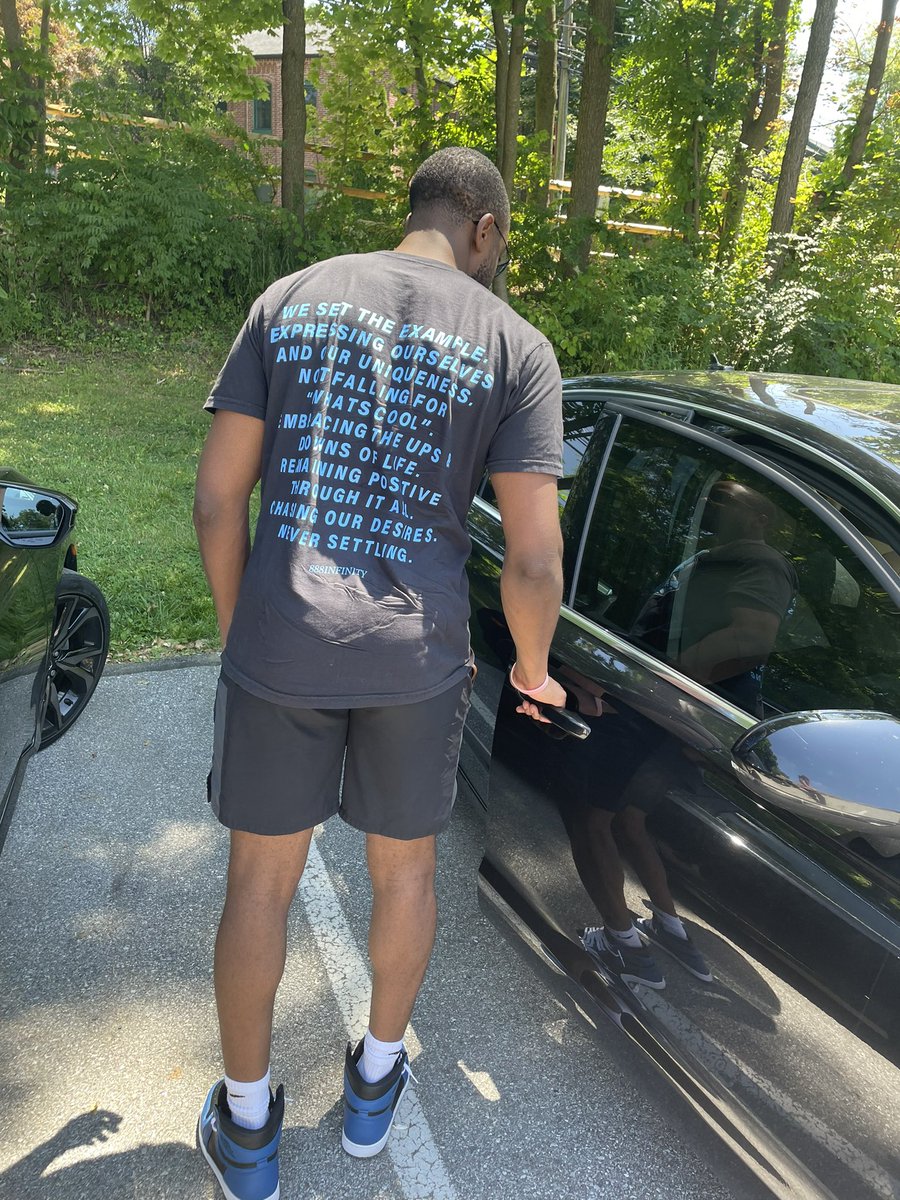 888Fvmily's tweet photo. REPORTING LIVE FROM AMERICA 🤩 https://t.co/bRTklzC6UN
