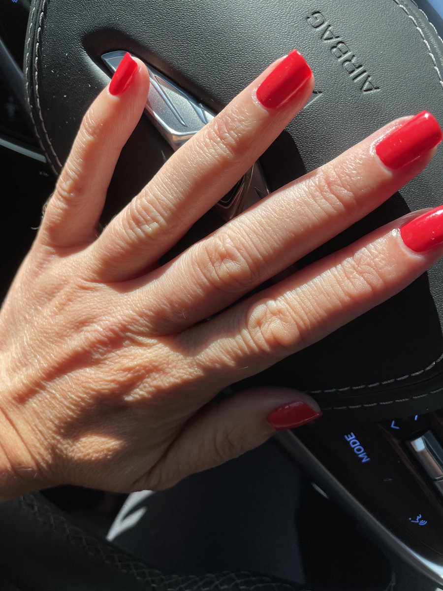 juxeboxjess's tweet image. Natural nails 💅 #opi #cocacolared