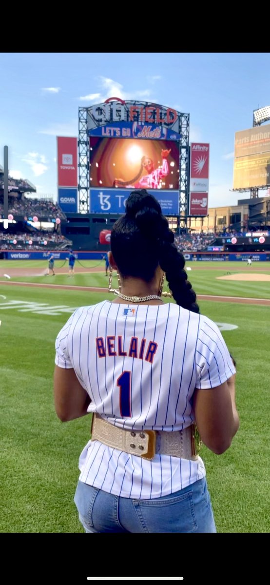 BiancaBelairWWE's tweet image. WWE NIGHT at Citi Field!
Thank you @Mets for having me and letting me throw the 1st pitch! 
#ESTofWWE

See you at #WWERAW this Monday at @TheGarden!